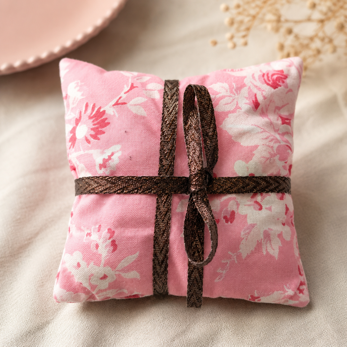 HANDMADE LAVENDER CUSHIONS PUT IN DRAW MAKES YOUR CLOTHES SMELL NICE INCLUDING P&P TO UK SALE ON 2 ITEMS + ACROSS MY SHOP CODE 7