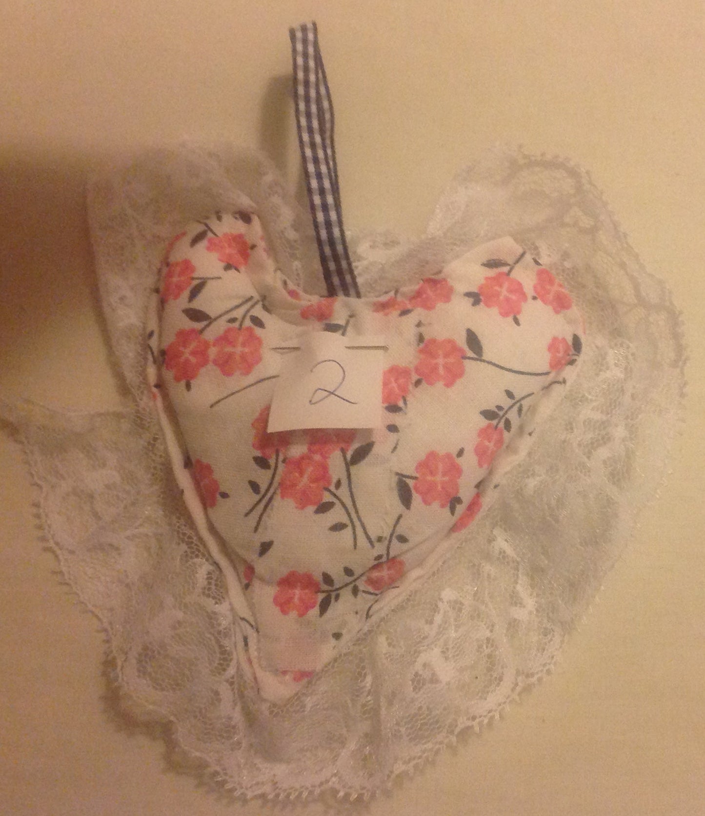 HANDMADE LAVENDER HEARTS WITH LACE PUT IN DRAW MAKES YOUR CLOTHES SMELL NICE INCLUDING P&P TO UK SALE ON 2 ITEMS + ACROSS MY SHOP CODE 10