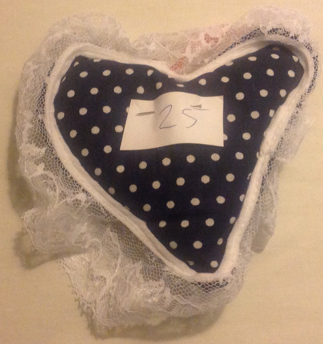 HANDMADE LAVENDER HEARTS WITH LACE PUT IN DRAW MAKES YOUR CLOTHES SMELL NICE INCLUDING P&P TO UK SALE ON 2 ITEMS + ACROSS MY SHOP CODE 19