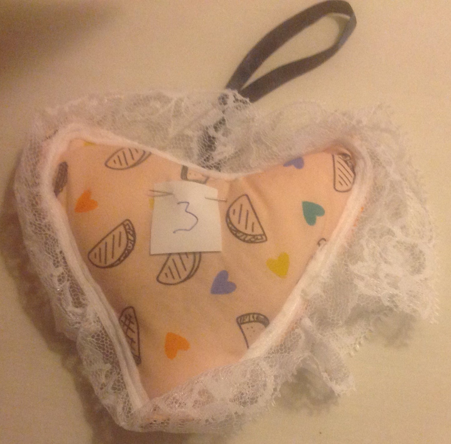 HANDMADE LAVENDER HEARTS WITH LACE PUT IN DRAW MAKES YOUR CLOTHES SMELL NICE INCLUDING P&P TO UK SALE ON 2 ITEMS + ACROSS MY SHOP CODE 11