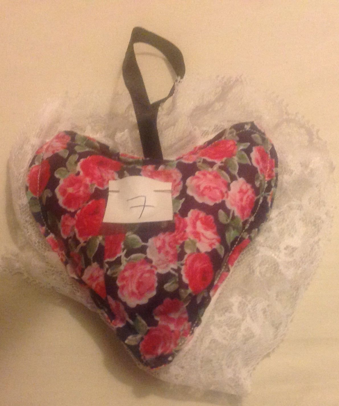 HANDMADE LAVENDER HEARTS WITH LACE PUT IN DRAW MAKES YOUR CLOTHES SMELL NICE INCLUDING P&P TO UK SALE ON 2 ITEMS + ACROSS MY SHOP CODE 13