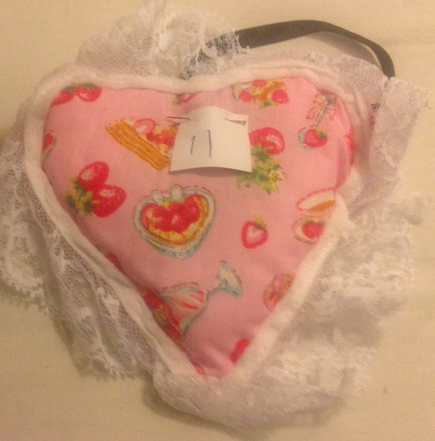 HANDMADE LAVENDER HEARTS WITH LACE PUT IN DRAW MAKES YOUR CLOTHES SMELL NICE INCLUDING P&P TO UK SALE ON 2 ITEMS + ACROSS MY SHOP CODE 16