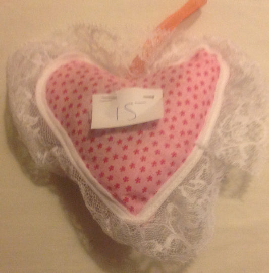 HANDMADE LAVENDER HEARTS WITH LACE PUT IN DRAW MAKES YOUR CLOTHES SMELL NICE INCLUDING P&P TO UK SALE ON 2 ITEMS + ACROSS MY SHOP CODE 18
