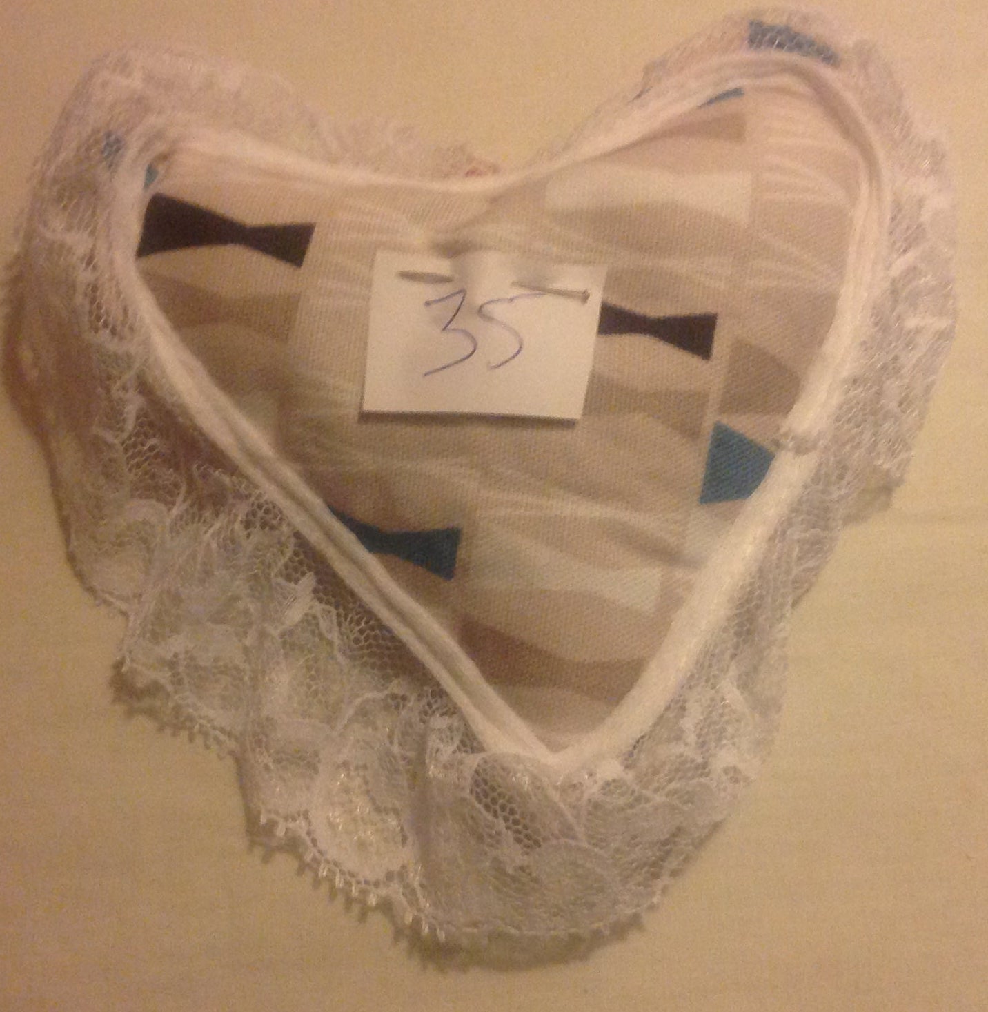 HANDMADE LAVENDER HEARTS WITH LACE PUT IN DRAW MAKES YOUR CLOTHES SMELL NICE INCLUDING P&P TO UK SALE ON 2 ITEMS + ACROSS MY SHOP CODE 20