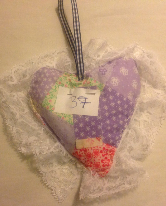 HANDMADE LAVENDER HEARTS WITH LACE PUT IN DRAW MAKES YOUR CLOTHES SMELL NICE INCLUDING P&P TO UK SALE ON 2 ITEMS + ACROSS MY SHOP CODE 21